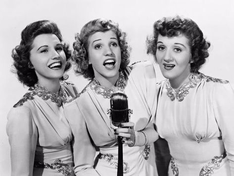 America’s Wartime Sweethearts: 25 Fascinating Vintage Photos of the Andrews Sisters, the Most Popular Female Vocal Group of the 1940s ~ vintage everyday Women Singing, Vocal Harmonies, 40s Music, The Andrews Sisters, Andrews Sisters, Glenn Miller, Abbott And Costello, Singing Group, Three Women