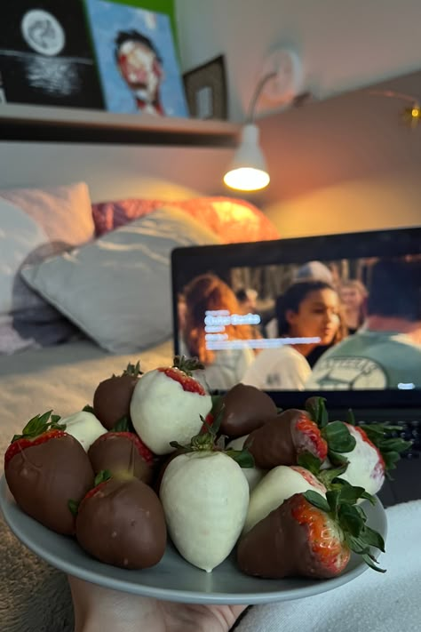 Netflix n chill? nah, Netflix n chocolate covered strawberries 🤣 Can you guess the tv show in this picture? #thatgirl #lifestyle #aesthetic Watching Tv Shows Aesthetic, Netflix Date Night Aesthetic, Watching Shows Aesthetic, Tv Aesthetic Watching, Watching Netflix Aesthetic Night, Watching Movie With Friends Aesthetic, Watching Tv Aesthetic, Netflix And Chill Aesthetic, Netflix N Chill Aesthetic