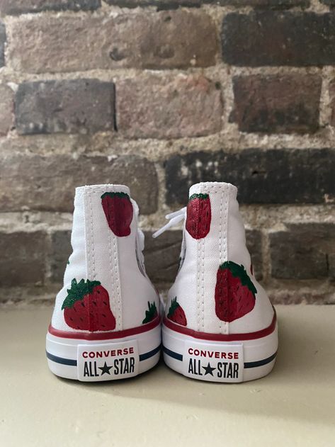 Shoes Painting Ideas Converse, Converse Painting Ideas, Diy Converse, Hand Painted Toms, Painted Converse, Painted Shoes Diy, Embroidered Converse, Custom Painted Shoes, Nike Converse