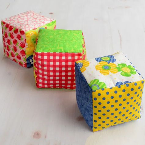 Foam Blocks For Kids, Baby Blocks Diy, Baby Cubes, Soft Blocks, Cube Toy, Sewing Projects Free, Diy Blocks, Kids Blocks, Foam Blocks