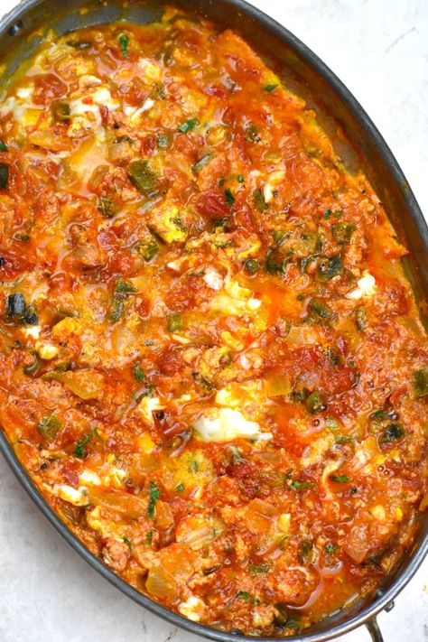 This Menemen Recipe for Turkish scrambled eggs is going to be your new easy breakfast, or any time meal. Don't forget the crusty bread! Scrambled Egg Recipes Healthy, Scrambled Egg Bake, Menemen Recipe, Turkish Eggs, Mediterranean Breakfast, Scrambled Eggs Recipe, Turkish Breakfast, Vegetarian Main Dishes, Egg Recipes For Breakfast