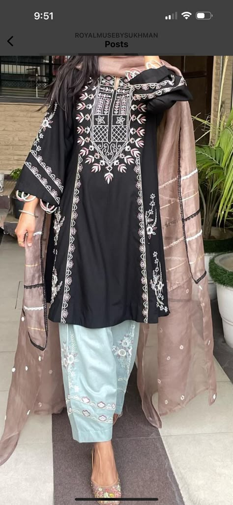 Pakistani Salwar Designs, Lace Dress Design, Punjabi Outfits, Pakistani Fashion Casual, Stylish Short Dresses, Pakistani Fancy Dresses, Pakistani Dresses Casual, Pakistani Fashion Party Wear