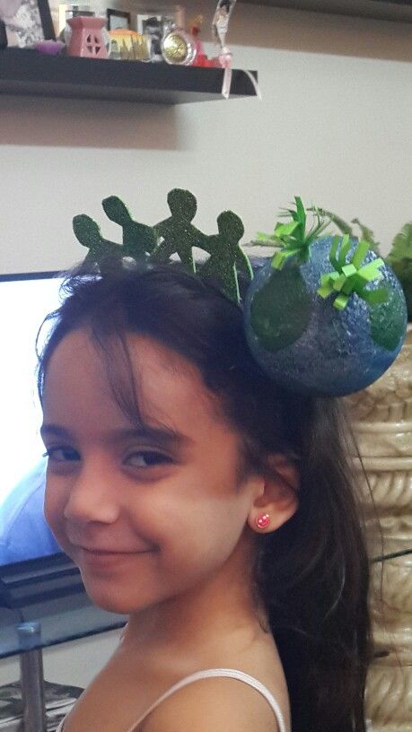 Earth Day hat Earth Costume For Kids, Planet Earth Costume, Earth Day Costume, Recycled Hats Earth Day, Earth Day Crowns For Kids, Recycled Hats, Earth Day Hat, Day Earth, Crown For Kids