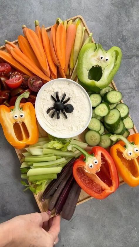 Frankenstein Veggie Tray, Summerween Charcuterie Board, Spider Veggie Tray, Halloween Graze Board Kids, Halloween Meat Tray Ideas, Fruit Tray For Halloween Party, Halloween Fruit And Veggie Charcuterie Board, Ghost Veggie Tray, Halloween Entertaining Food