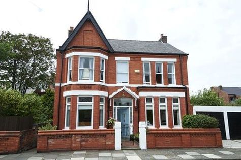 Victorian House Uk, Edwardian House Exterior, Victorian House Renovation, Victorian Villa, Victoria House, Bedroom Victorian, English Architecture, British Architecture, 1930s House