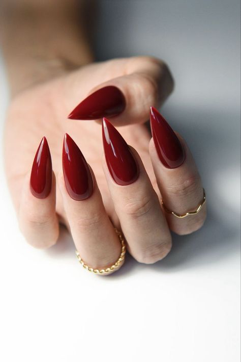 Ready to feel like a vampire ? Step into the New Year with style - explore chic and sparkling nail designs! Stiletto Red Nails, Monochromatic Nails, Firework Nail Art, Warm Wine, Negative Space Nail Art, Chic Nail Designs, Christmas Nail Stickers, Red Acrylic Nails, Fall Nail Trends