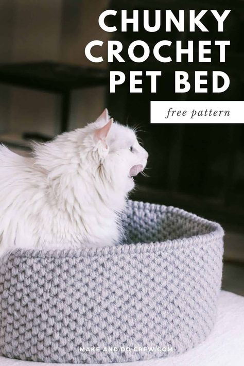 Crochet Pet Bed Pattern, Crochet Dog Bed, Homemade Cat Beds, Crochet Pet Bed, Pet Bed Pattern, Macrame Things, Cat Bed Pattern, Crochet Pets, Cat Pod