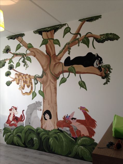 Jungle book muurschildering gemaakt door joan of arts. www.facebook.com/joanschetst Jungle Book Nursery, Book Room Ideas, Castle Mural, Jungle Book Characters, Unique Room Decor, Jungle Crafts, Jungle Decorations, Jungle Book Disney, Jungle Tree