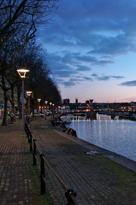 England - Bristol: Harbourside … Bristol Uk Aesthetic, Uk Neighborhood, Bristol Aesthetic, Bristol Harbourside, Uk Birmingham, Clifton Village, University Of Bristol, Bristol London, Bristol University