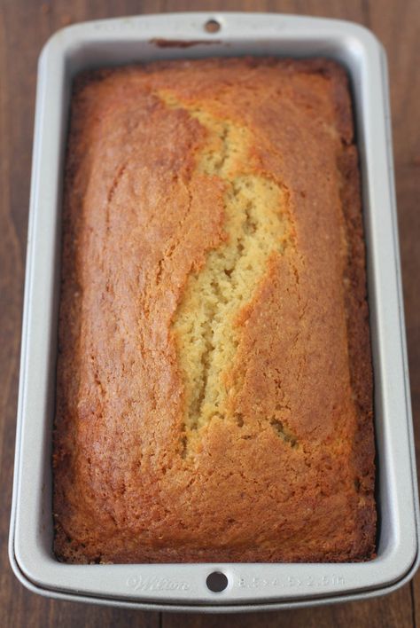 Yogurt Pound Cake Recipe, Chia Banana Bread, Vanilla Pound Cake, Bread Banana, Homemade Greek Yogurt, Sour Cream Pound Cake, Buttermilk Recipes, Greek Yogurt Recipes, Salty Cake