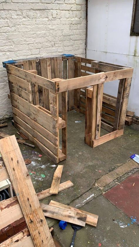 Pallet Fort, Playhouse Kids, Pallet Kids, Wood Playhouse, Recycled Diy, Pallet Playhouse, Diy Playhouse, Backyard Playhouse, 1001 Pallets