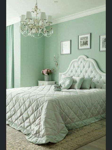 Green Room Ideas Bedroom, Mint Green Bedroom, Unique Bedroom Ideas, Bad Room Design, Home Wall Colour, Beautiful Bedroom Colors, Room Color Combination, Luxury Bedrooms, Wall Color Combination