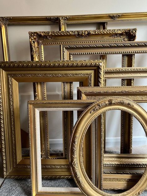 Alternative Room, Classic Picture Frames, Art Deco Pictures, Decorative Frames, Gold Photo Frames, Family Frames, Wooden Photo Frames, Gold Art Deco, Wedding Frames