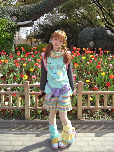 Yotsubacore Outfits, Kidcore Fashion, Japanese Kawaii Fashion, Decora Harajuku, Harajuku Decora, Drawing Outfits, 2000s Japanese Fashion, 일본 패션, Gyaru Fashion