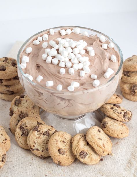 Hot Cocoa Cheesecake Dip - The perfect dip for your cookies! It's filled with tiny marshmallows and hot cocoa flavor. It has the perfect mousse texture too! Hot Cocoa Cheesecake, Hot Cocoa Dip, Cocoa Dip, Cheesecake Dip, Sweet Dips, Dessert Dips, Buffalo Chicken Dip, Monkey Bread, Snacks Für Party