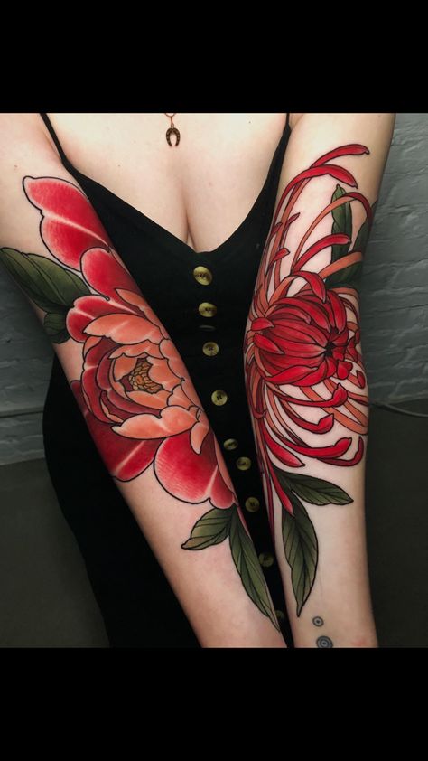 Aster Tattoo, Gotik Tattoo, 2024 Tattoo, Berlin Tattoo, Tattoo 2024, Neotraditional Tattoo, Chrysanthemum Tattoo, Elbow Tattoos, Peonies Tattoo