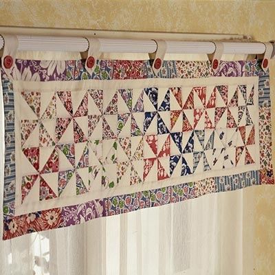 Pinwheels Valance Pattern, with Matching Quilt, Shams and Bedskirt - Quilting Digest Valance Ideas, Valance Patterns, Sewing Curtains, Forest Bedroom, Quilted Curtains, Cabin Diy, Quilt Hangers, Quilt Display, Wood Curtain