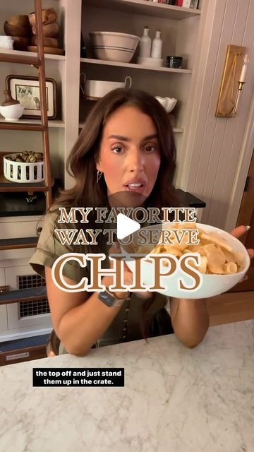 JULIA MARCUM · CLJ 🏡 on Instagram: "🙅🏻‍♀️ more chips in bowls!! This is my favorite way to serve chips to our friends and family that come over for BBQs all summer. The chips are standing. The chips are identifiable. The chips look cute. The chips are not dirtying more dishes. 🤌🏼 Cheers to chip season! 🥔🌞" Chip Basket Ideas, Chips For Party Display, Chips Party Display, Serving Chips At A Party, How To Serve Chips At A Party, Chips And Dip Party Display, Chips For Party, Homemade Chip Dip, Julia Marcum