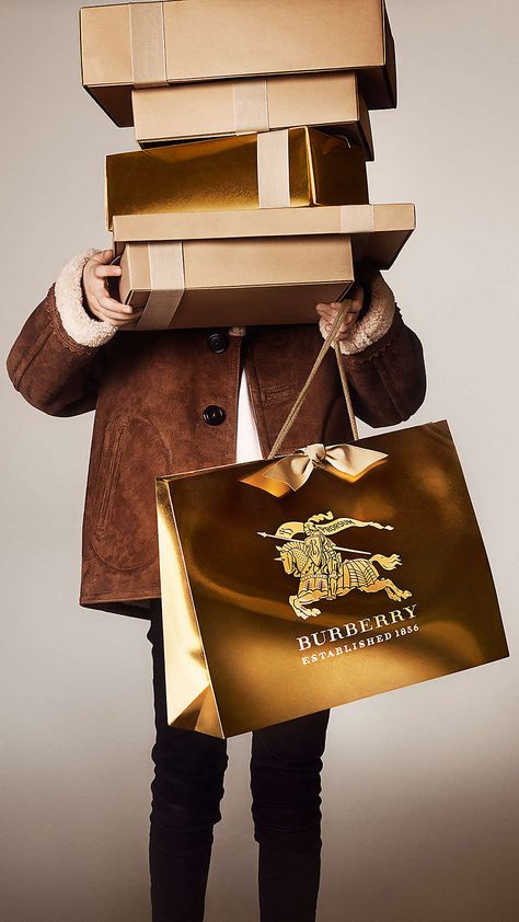 Fashion Christmas Campaign, Christmas Campaign Fashion, New Years Gift Ideas, Burberry Christmas, 2014 Christmas, Christmas Campaign, Christmas Shoot, Clothing Packaging, Holiday Campaign