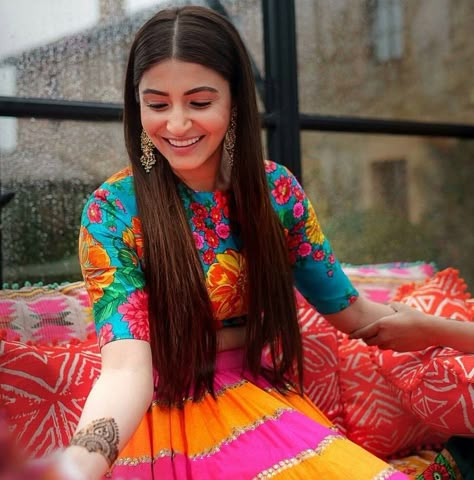 Sabyasachi Lehenga Cost, Sabyasachi Lehenga Bridal, Anushka Sharma And Virat, Virat Kohli And Anushka, Sabyasachi Bridal, Mehndi Outfit, Virat And Anushka, Sabyasachi Lehenga, Bridal Lehenga Red