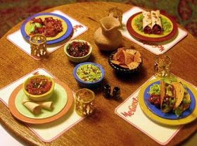 The Mini Food Blog: A Mexican Fiesta ~ Marcella Perodo Nachos Guacamole, Asian Fast Food, Polymer Food, Mini Taco, Mini Meals, Community Homes, Miniature Food Tutorials, Miniture Food, Mini Tacos