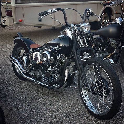 Panhead Bobber, Harley Davidson Images, Custom Motorcycles Bobber, Old School Chopper, Harley Davidson Panhead, Harley Davidson Baggers, Harley Bobber, Classic Harley Davidson, Bobber Bikes