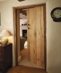 Solid Rustic Oak | Internal Hardwood Doors | Doors & Joinery | Howdens Joinery Internal Cottage Doors, Slat Door, Cottage Style Doors, Internal Wooden Doors, Interior Design Institute, Black Interior Doors, Hardwood Doors, Farmhouse Doors, Design Door