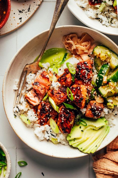 Smashed Cucumber Salad, Sushi Bowls, Sushi At Home, Seaweed Snacks, Salmon Bowl, Sushi Bowl, Salmon Sushi, Homemade Sushi, Minimalist Baker