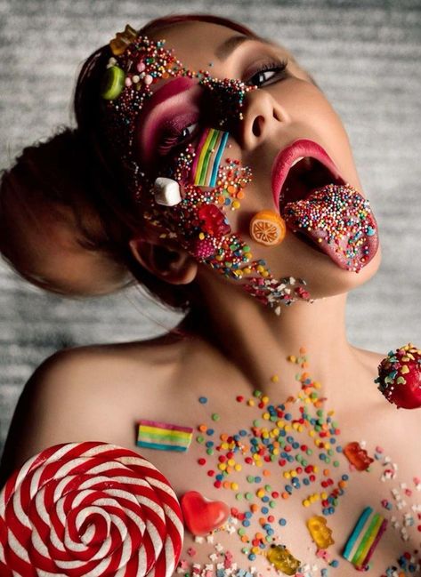 Creative Birthday Makeup Looks, Candy Photoshoot, Hair Fascinators, Photo Repair, Candy Makeup, Pink Donut, Candy Halloween, Smink Inspiration, Glitter Photo