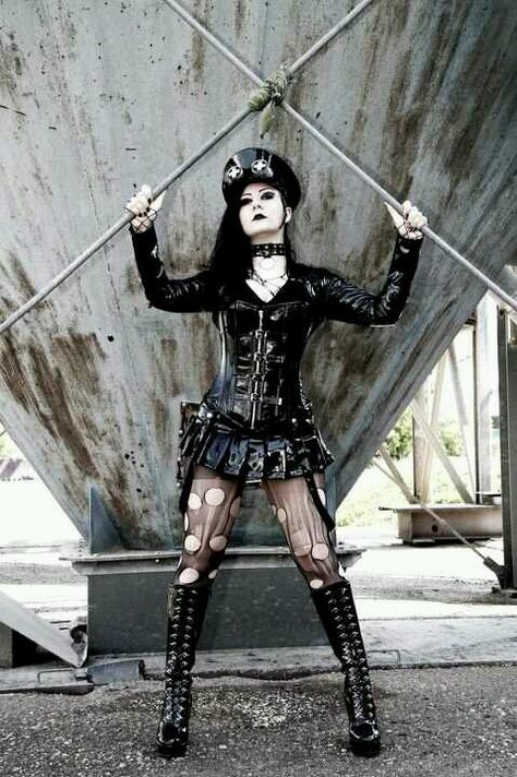 Goth Dieselpunk Fashion, Industrial Punk, Chica Dark, Industrial Goth, Punk Girls, Pinup Model, Goth Subculture, Diesel Punk, Gothic Clothes