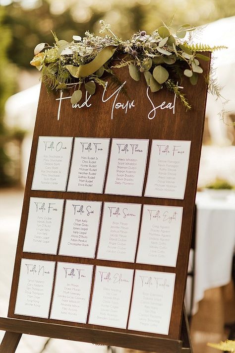 Diy Seating Plan Wedding, Diy Wood Seating Chart, Mariage Cricut, Table Plan Wedding, Rustic Wedding Seating, Plywood Table, Wedding Table Seating, Sustainable Wedding, Wedding Table Plan