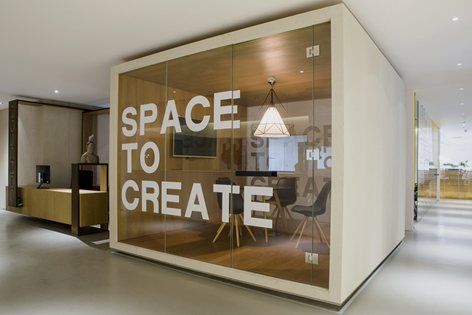 Creative Room | Inspiring Interior | Inspiring Design | Creative Interior | Creative Design Creative Office Space, Office Design Inspiration, Nature Creative, Outfit Office, Corporate Office Design, Creative Interior Design, Interior Design Software, Office Space Design, Creative Interior