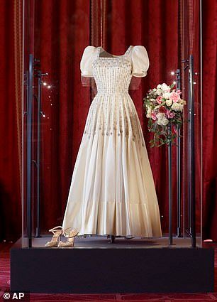 Princess Beatrice's wedding dress loaned to her by the Queen on display at Windsor Castle | Daily Mail Online Princess Beatrice Wedding, Norman Hartnell, Royal Wedding Gowns, Dress Display, Royal Wedding Dress, Dress History, Elisabeth Ii, Royal Brides, Dress Alterations