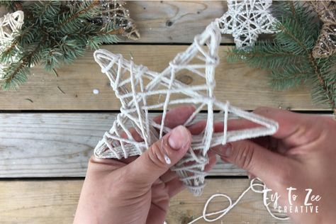 DIY String Star Ornaments Bracelet Ideas String, Pinterest Christmas, Diy Christmas Ornaments Easy, Star Ornaments, Winter Craft, Easy Christmas Decorations, Star Diy, Holiday Crafts Christmas, Christmas Ornament Crafts