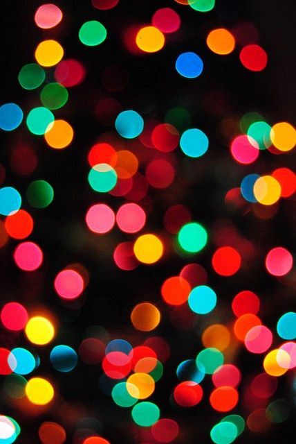 blurred christmas tree lights Blurred Lights, Annie Oakley, Mermaid Christmas, Xmas Lights, Pattern Texture, Live Colorfully, Pretty Lights, Under The Lights, Pics Art