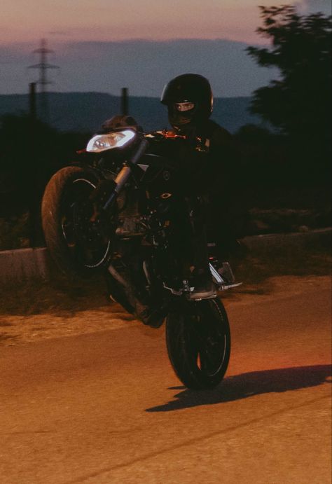 Wheelies Motorcycle, Yamaha Aesthetic, Night Ride Motorcycle Aesthetic, Motorbike Wheelie, Wheelie Motorcycle, Motorcycle Wheelie, Aesthetic Motorcycle, Ride Aesthetic, Aesthetic Bike