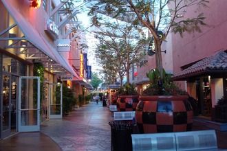 Get the top 10 Phoenix , AZ shopping. Read the 10Best Phoenix shopping reviews and view users' shopping ratings. Southern Rail, Phoenix Travel, Best Places To Shop, Outlet Mall, Downtown Phoenix, Places To Shop, Glendale Az, Desert Oasis, Shopping Malls