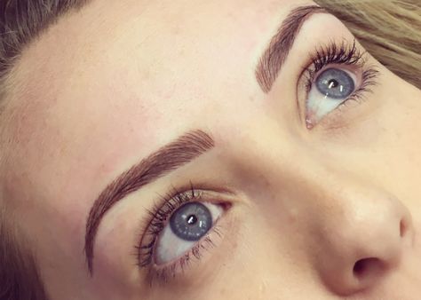 Cosmetic Tattoo Eyebrows, Mircoblading Eyebrows, Semi Permanent Eyebrows, Eyebrow Styles, Eyebrow Design, Filling In Eyebrows, Beautiful Eyebrows, Permanent Makeup Eyebrows, Permanent Eyebrows