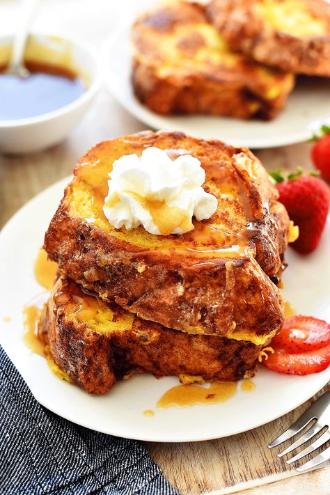 Kneaders French Toast, Cinnamon Swirl Bread, Best French Toast, Homemade Breads, Cinnamon French Toast, Swirled Bread, Copycat Restaurant Recipes, Cinnamon Bread, French Toast Recipe