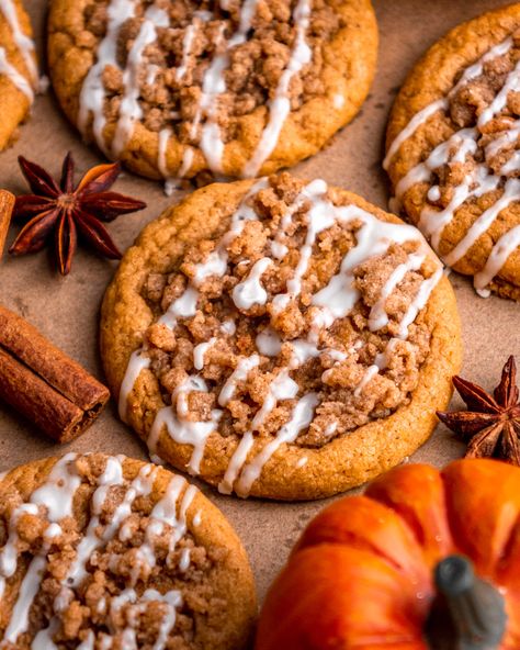 Pumpkin Fall Cookies, Best Fall Treats, Pumpkin Muffin Cookies, Cookies Recipes Fall, Fall Time Dessert Recipes, Pumpkin Fall Treats, Pumpkin Cinnamon Roll Cookies, Recipes With Pumpkin Pie Spice, Yummy Pumpkin Desserts