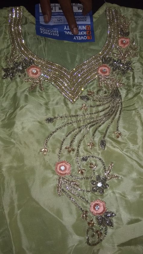 Chen and davka and katdana work Hand Embroidery Projects, Embroidery Neck Designs, Best Background Images, Handwork Embroidery Design, Embroidery Designs Fashion, Hand Work, Thick Hair, Designer Suits, Embroidery Projects