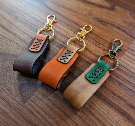 Make a unique statement with this colorful leather accent keychain.  The 2.5 inch body of this keychain is lightweight yet durable and comfortable in your hand and looks striking on your keys or clipped to your bag.  Total length including clip and keyring is approximately 4.5 inches.  Please message me if you need a specific color of the metal clip and keyring and I will do my best to accommodate your request. This item is handmade from natural materials, small blemishes, scuffs, and other marks may be present How To Make A Leather Tassel, Leather Keyring Pattern, Simple Leather Keychain, Leather Things To Make, Leather Crafts To Sell, Keychain Leather Handmade, Leather Items Handmade, Leather Work Ideas, Leather Cow Keychain