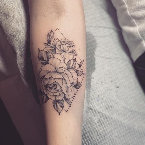 Ford Tattoo, Geometric Shape Tattoo, Geometric Flower Tattoo, Square Tattoo, Carnation Tattoo, Unique Wrist Tattoos, Back Of Neck Tattoo, Shape Tattoo, Diamond Tattoos