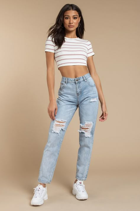 Downtime? The boyfriend jean is still the one we want. The Lexington Light Wash Boyfriend Jeans come in pure cotton for an authentic feel, with distre - Fast & Free Shipping For Orders over $50 - Free Returns within 10 days! High Waist Outfit, Comfy Jeans Outfit, Look Kylie Jenner, Cute Ripped Jeans, Best Jeans For Women, Casual Party Outfit, Mom Jeans Outfit, Jeans Outfit Casual, Trendy Swimwear