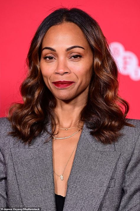 She added inches to her frame with a pair of platform heels and accessorised with a cluster of rings Zoe Saldana Hair Color, Zoe Saldana 90s, Zoe Saldana Hair, London Film, Festival Hall, London Film Festival, Checked Suit, Zoe Saldana, Taylor Swift Fan