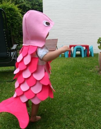 déguisement poisson Fish Costume Kids, Diy Fish Costume, Under The Sea Costumes, Sea Costume, Costume Carnaval, Fish Costume, Carnaval Costume, Bird Costume, Costume Works