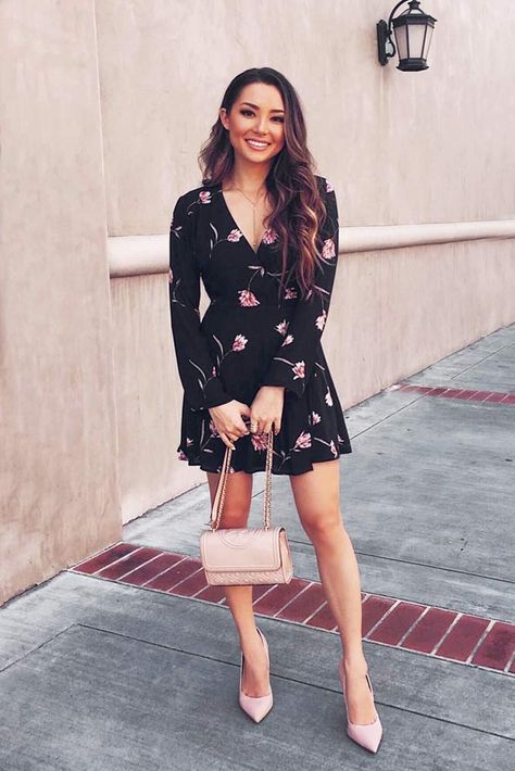 Black V-Neck Floral Dress #shortdress #blackdress #vneckdress Black Floral Dress Outfit, Long Summer Dress Outfits, Flower Dresses Outfit, Lengha Blouse, Jessica Ricks, Floral Dress Outfits, Floral Dress Design, Cute Floral Dresses, Floral Dresses Short