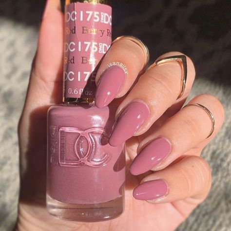 Fall Pink Nails Dnd, Mauve Pink Nail Polish, Dnd Mauve Gel Polish, Dusty Rose Nail Color, Pink Mauve Nails, Fall Nail Colors Dnd Gel, Dc Gel Polish Colors, Fall Pink Nails Shades, Dnd Pink Gel Polish Colors