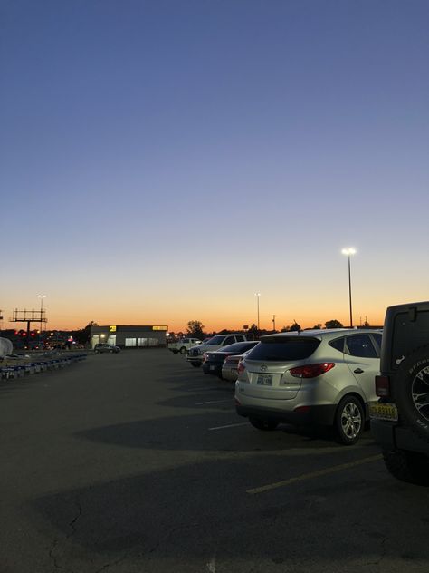 What a beautiful Walmart parking lot💖 Walmart Parking Lot Aesthetic, Walmart Parking Lot, Parking Lot Background, Walmart Pics, Parking Lot Aesthetic, Walmart Aesthetic, Life In Usa, Camp America, Walmart Pictures