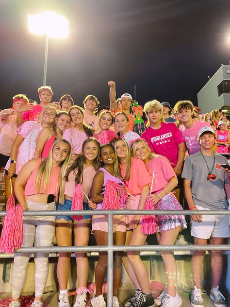 Game Day High School, Football Outfits High School, Pink Out School Outfits, Football Theme Ideas High School, Hs Football Games, Usa Football Theme Outfit Highschool, Usa Outfits For Football Games, Football Game Photo Ideas, American Theme Football Game